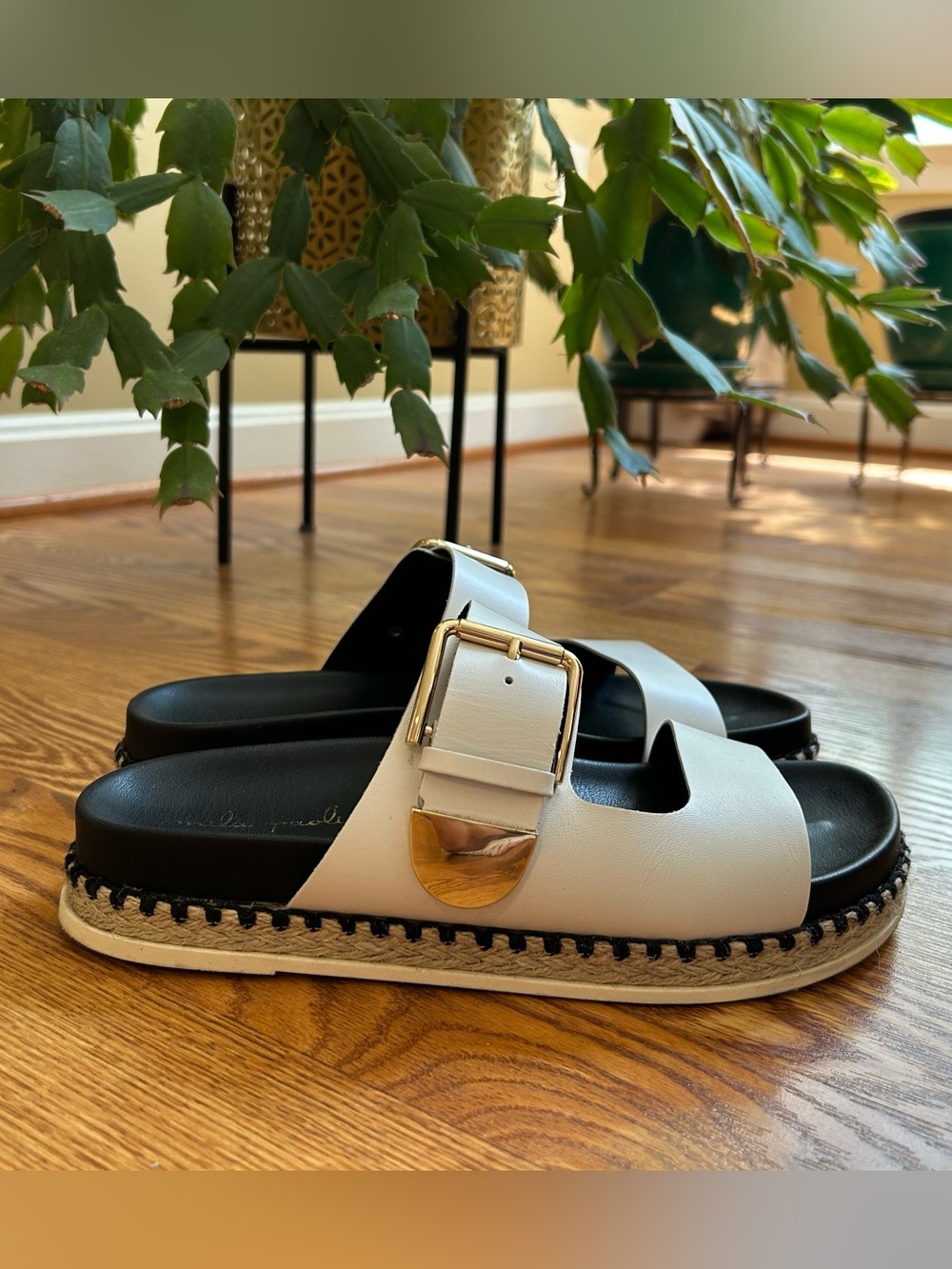 Mila Paoli leather sandals. Made in Italy